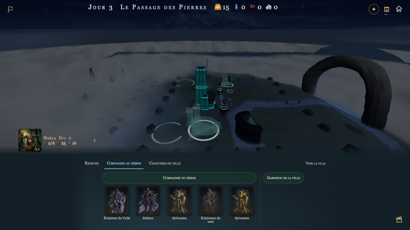 La ville vue d’en haut : tour de verre cyan, cercles blancs au sol, arche de pierre à droite ; en bas, le panneau « Compagnie du héros » avec cinq cartes : Éclaireur du Voile, Rôdeur, Sylvanien, Éclaireurs du vent, Sylvanien.