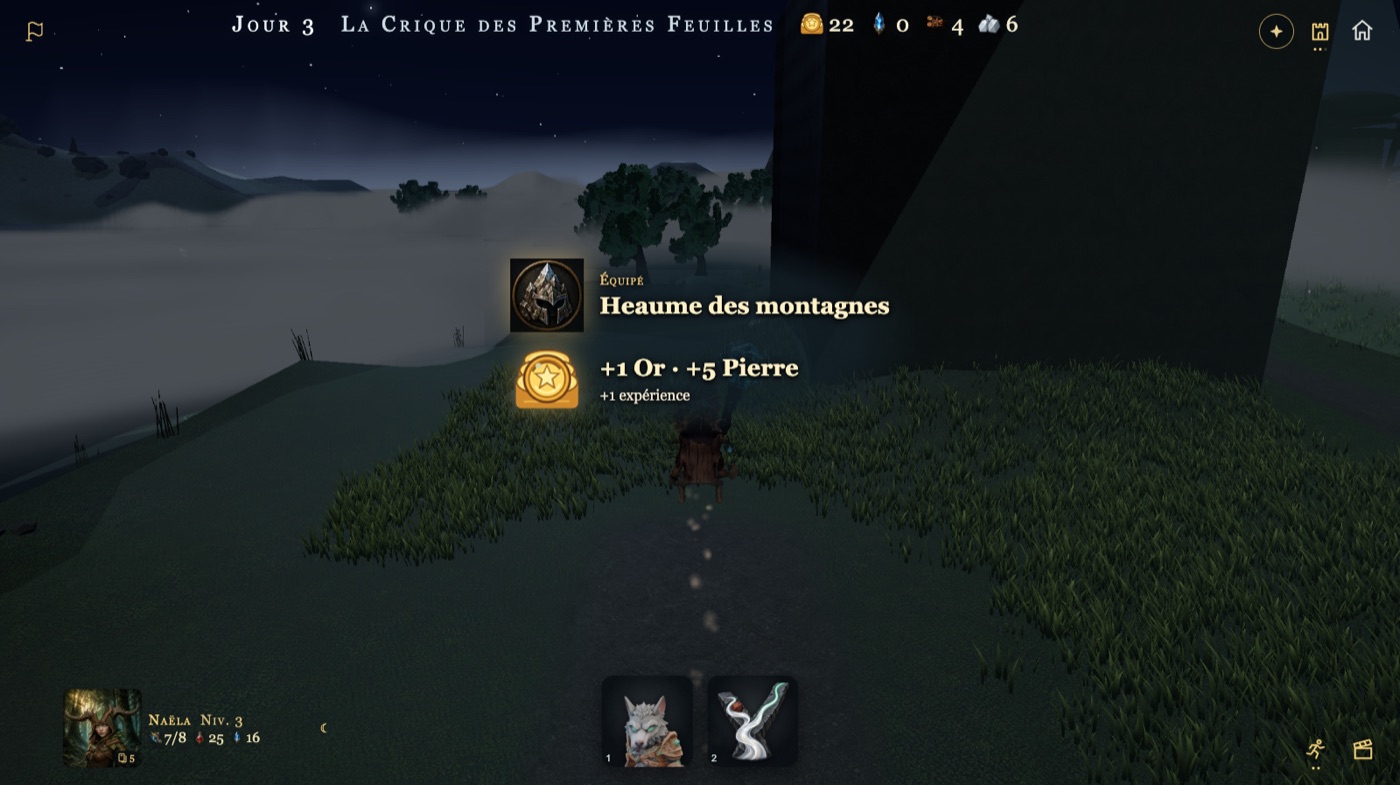 Au pied d’un tronc immense, de nuit, deux gains : « Équipé — Heaume des montagnes » et « +1 Or · +5 Pierre, +1 expérience » ; Bourgeon en dessous.